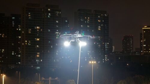 সম্পর্কে সর্বশেষ সংস্থার খবর MYUAV M400S টethered লাইটিং ড্রোন রাতের চলচ্চিত্র নির্মাণকে একটি নতুন দিগন্ত দেয়